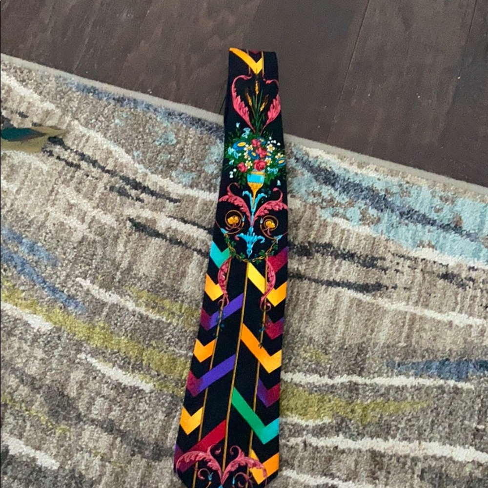 No boundaries tie